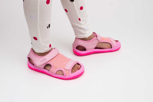 sandale roz din panza pentru fete