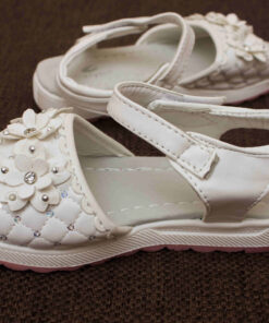 sandale albe cu flori